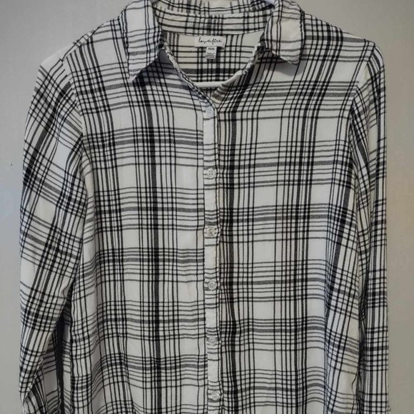 Love, Fire Black & White Plaid Flannel Button Down Womens Shirt Size M - Picture 1 of 5